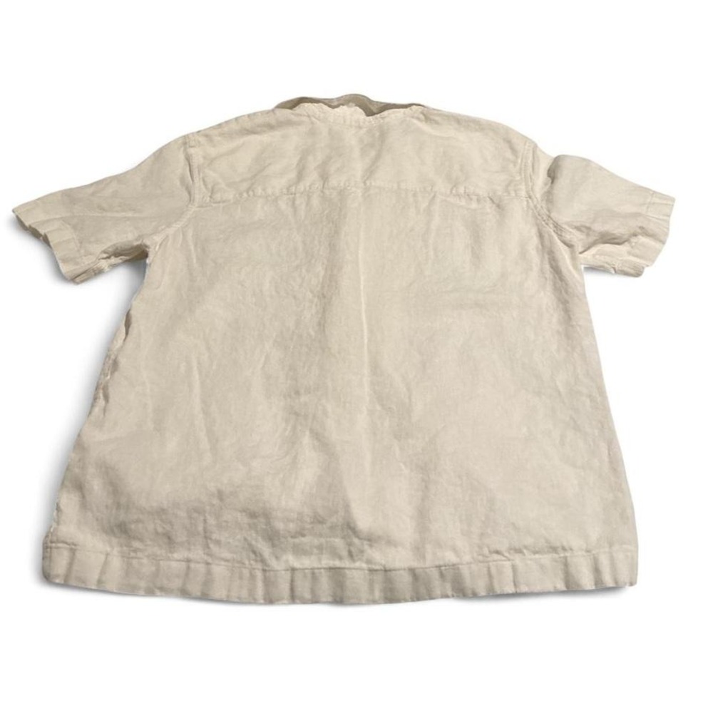 White linen button-up shirt with a‎ relaxed fit #summer #vacation #resortwear - Picture 3 of 8
